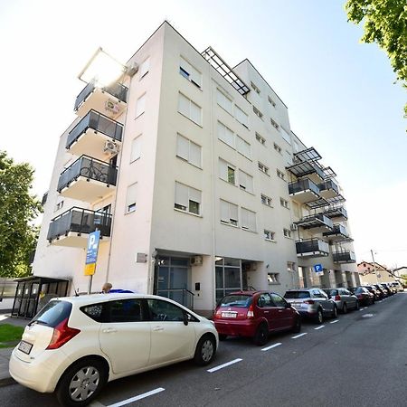 Block Apartment Park With Private Garage Parking Zagreb Exterior foto